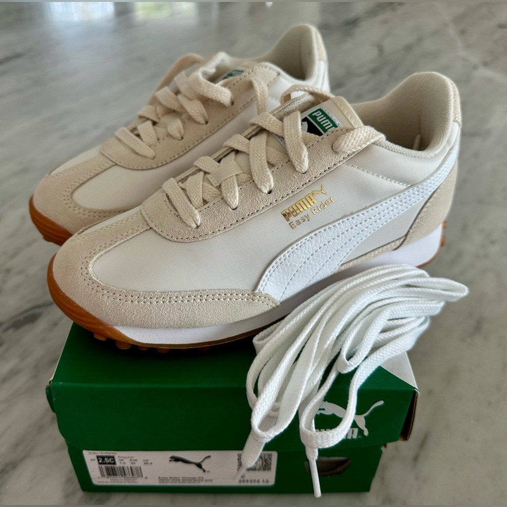 Puma Kids Sneakers in Cream and White